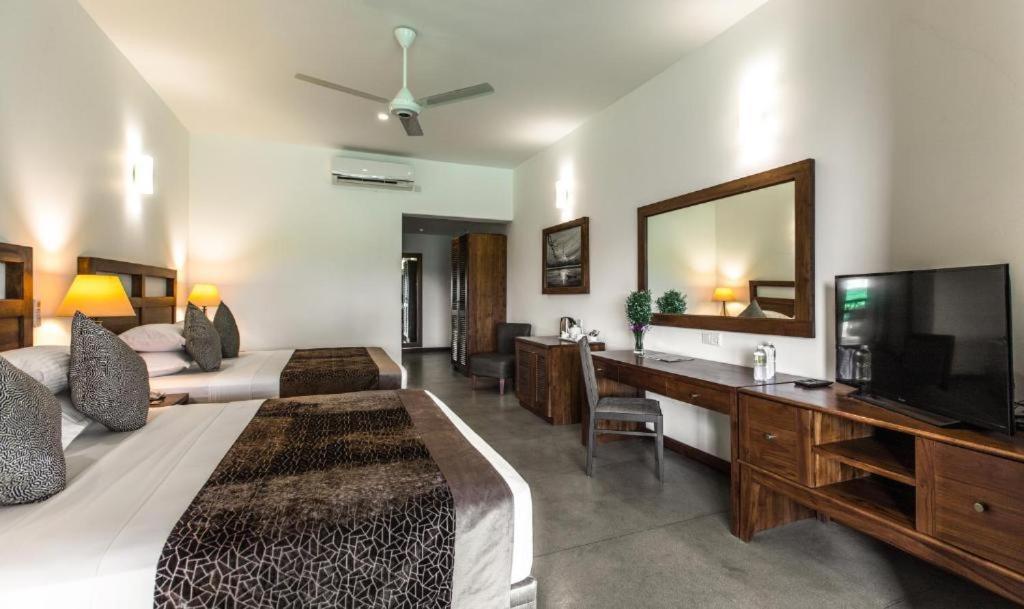 Manthila Hotel Анурадхапура Екстериор снимка