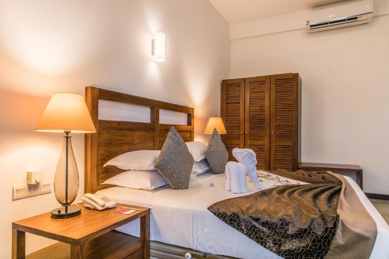 Manthila Hotel Анурадхапура Екстериор снимка