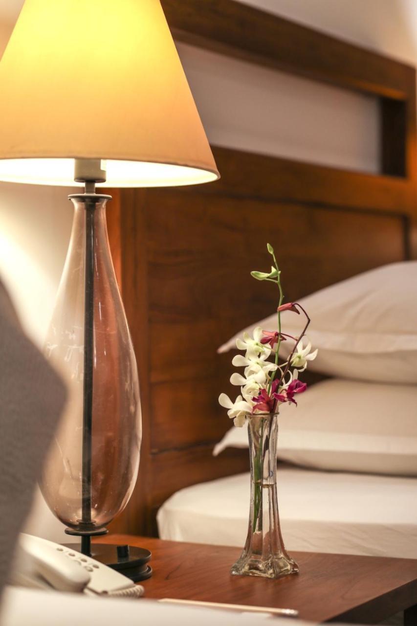 Manthila Hotel Анурадхапура Екстериор снимка