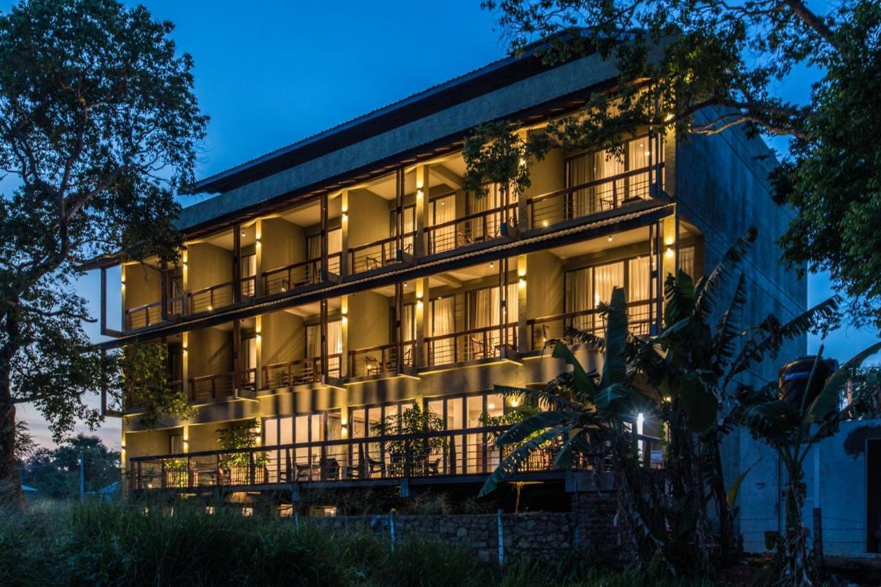 Manthila Hotel Анурадхапура Екстериор снимка