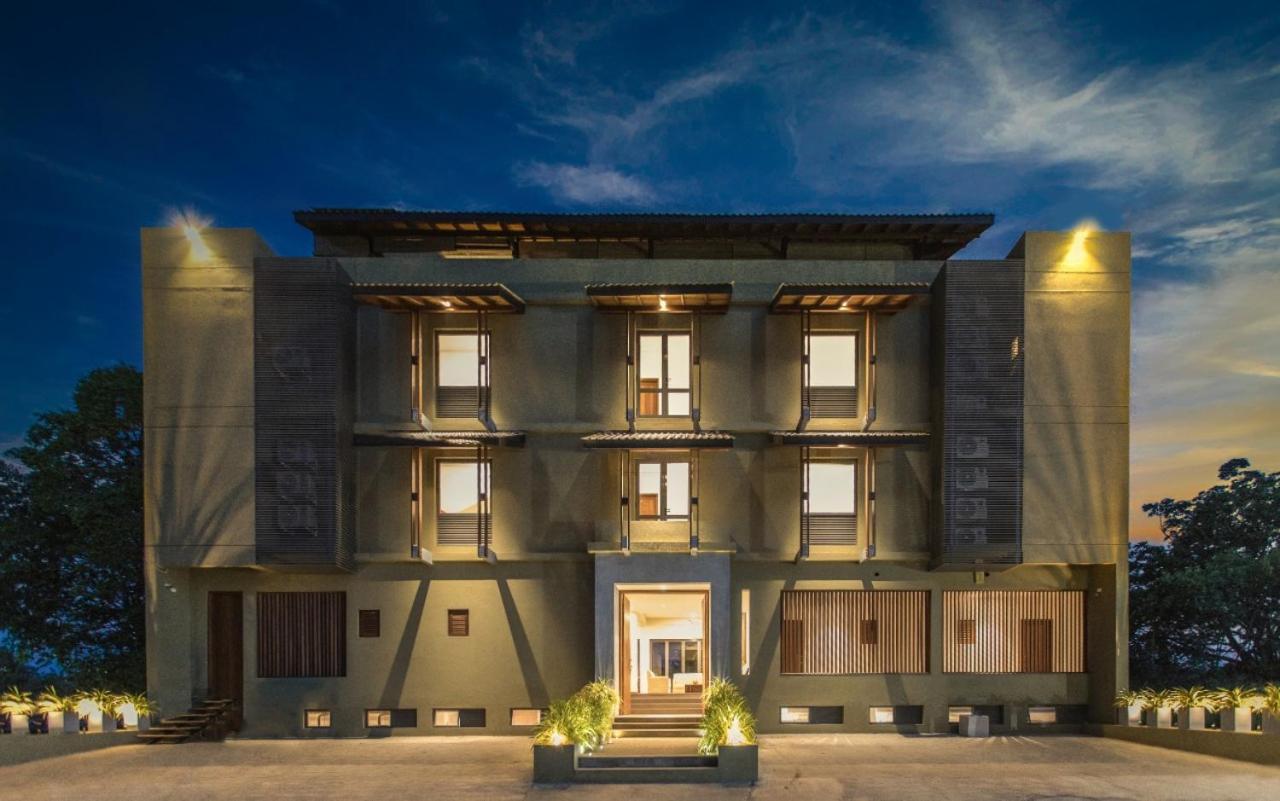 Manthila Hotel Анурадхапура Екстериор снимка