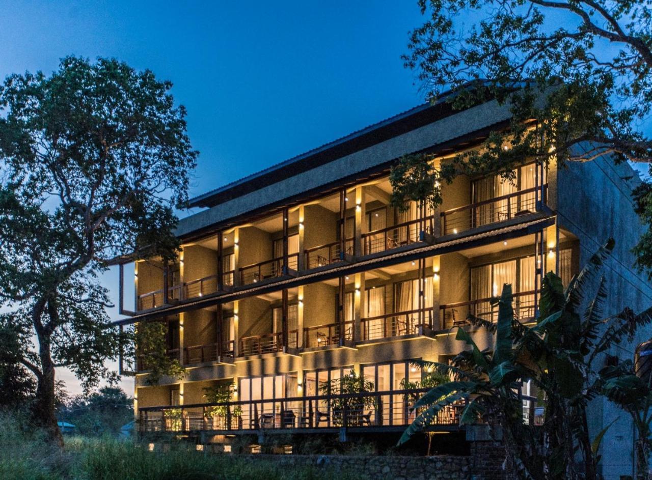 Manthila Hotel Анурадхапура Екстериор снимка